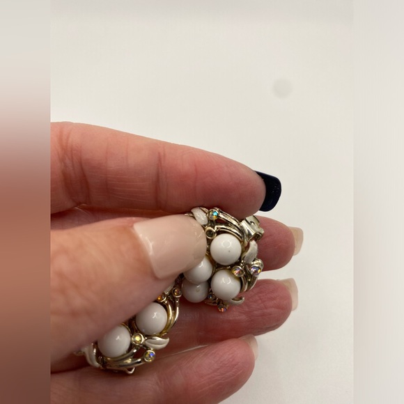 Charel Silver Tone White & Aurora Borealis MCM Clip On Earrings Vintage - Picture 6 of 6